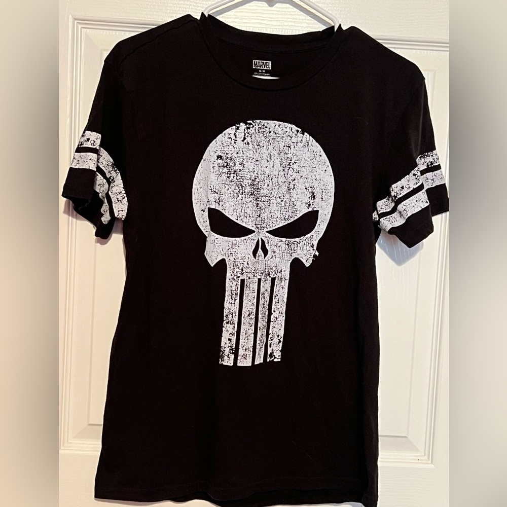 Adult medium punisher skull tshirt. Good used condition. Smoke free home.